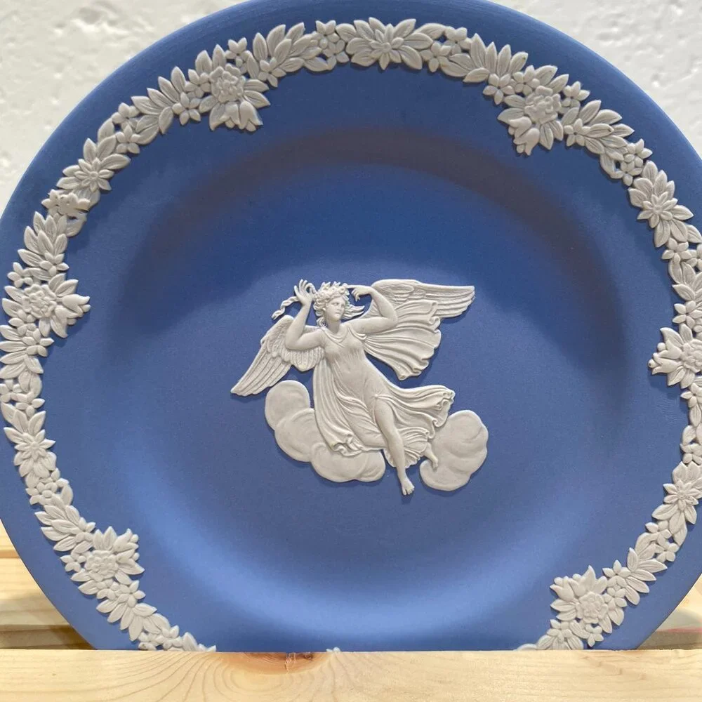 Wedgwood Blue Jasperware Plate with White Motif - Aurora Goddess of the Dawn - Picture 3 of 5